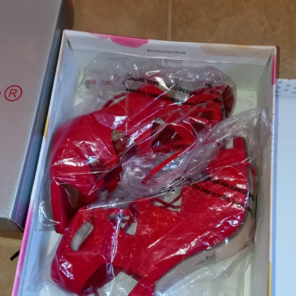 Red Heels 🔥 - Picture 5 of 6